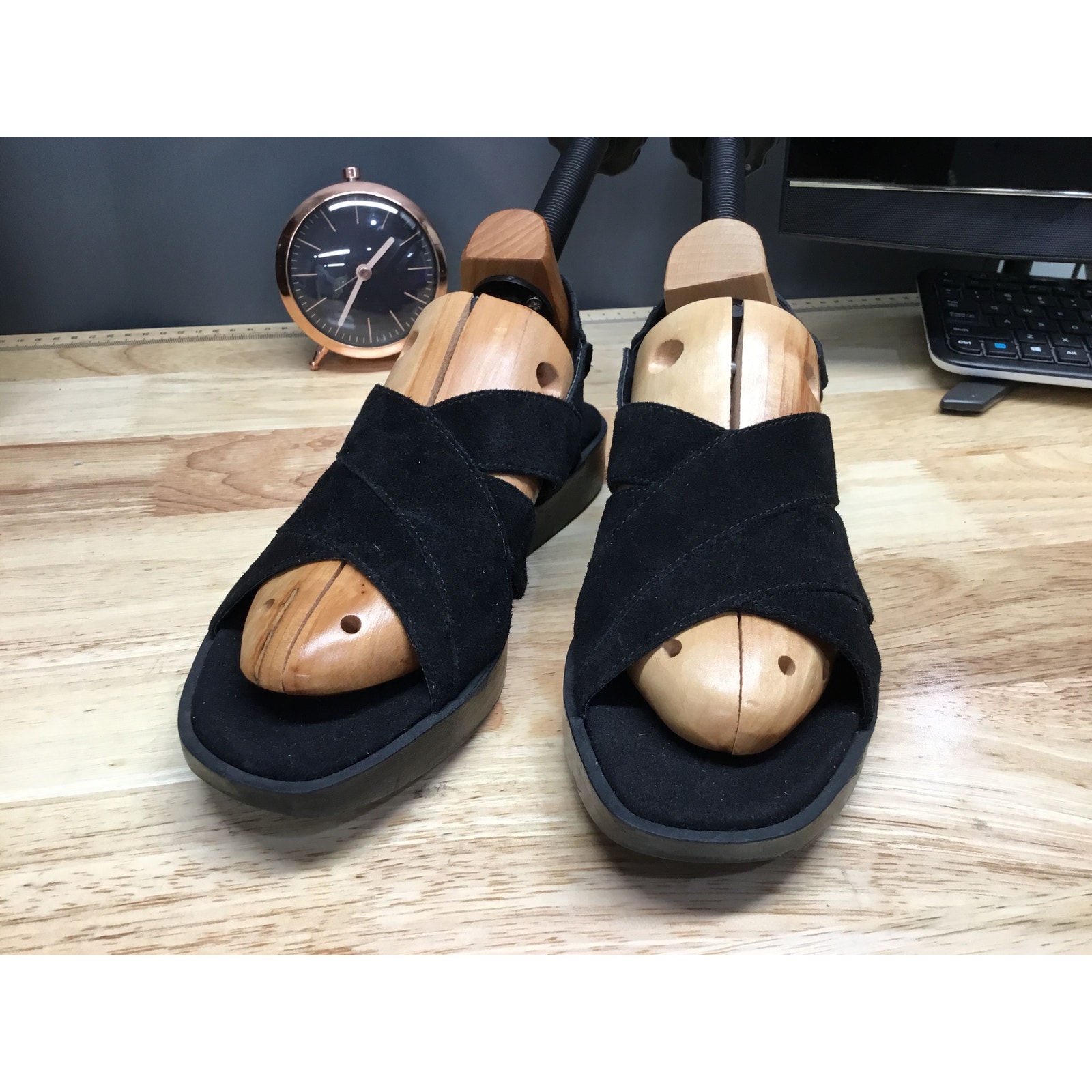 Munro Micah Crisscross Slingback Sandals Women's 8 Black Suede Open Toe Comfort